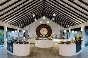 a large room with aasteryasteryasteryasteryasteryasteryasteryasteryasteryasteryastery at Noku Maldives in Manadhoo