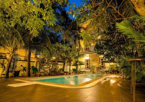 Kampot View Boutique内部或周边的泳池