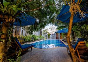Kampot View Boutique内部或周边的泳池