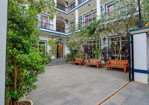 Kampot View Boutique外面的花园