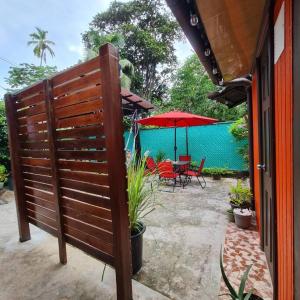 Aed väljaspool majutusasutust Casa-cabaña Jefe Indio /Playa Cacique