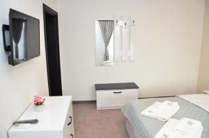 A bed or beds in a room at Bóris House