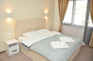 A bed or beds in a room at Bóris House
