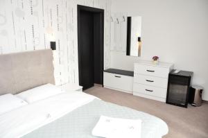 A bed or beds in a room at Bóris House