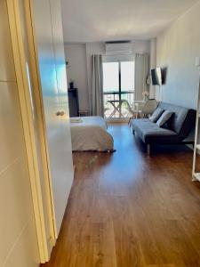 Posteľ alebo postele v izbe v ubytovaní LUXURY SUITES MINERVA beach