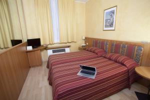 A television and/or entertainment centre at Hotel Ziò Imola