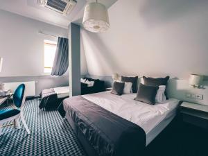 Łóżko lub łóżka w pokoju w obiekcie Hotel Villa Art Novis City Center