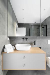 Ένα μπάνιο στο Apartamenty Par La Mer 4A oraz 4B tuż przy plaży!!!