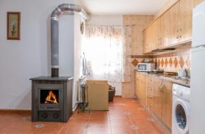 a kitchen with a stove in the middle of a room at Alojamiento Salas in Burunchel