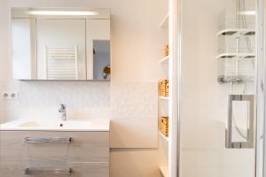 a bathroom with a sink and a mirror at Le DUPLEX DU LAC in Veyrier-du-Lac