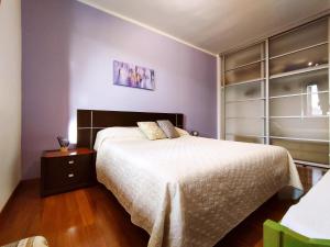 A bed or beds in a room at Appartamento Incantevole La Coccola