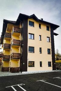 Budova, kde se apartmán nachází + 23 fotografií