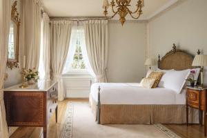 Cama ou camas em um quarto em Valverde Sintra Palácio de Seteais - The Leading Hotels of the World