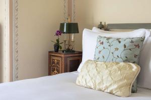 Cama ou camas em um quarto em Valverde Sintra Palácio de Seteais - The Leading Hotels of the World