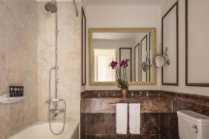 Um banheiro em Valverde Sintra Palácio de Seteais - The Leading Hotels of the World