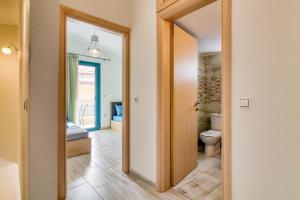 Koupelna v ubytování Anemos Villas