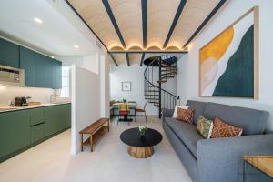 Homely Málaga Mariblanca 17, Vegafuente Apartments的厨房或小厨房