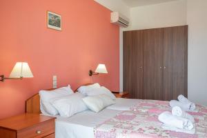 Uma cama ou camas num quarto em Chryssa Studios