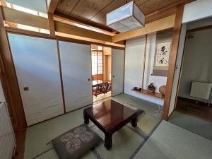 Χώρος καθιστικού στο 24時間源泉掛け流しGuest House Belle Hakone