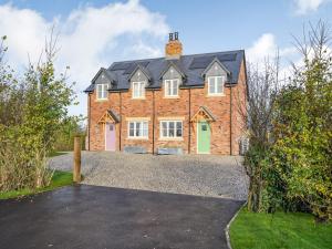 a large brick house with a driveway at Daisy Cottage - Uk38683 in Oxhill
