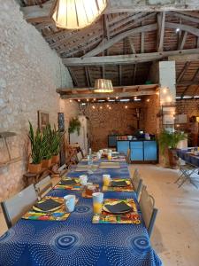 Εστιατόριο ή άλλο μέρος για φαγητό στο La Grange de Lucie -chambres d'hôtes en Périgord-Dordogne