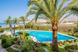 Bazén v ubytovaní Stella Maris B3 BA Nerja alebo v jeho blízkosti