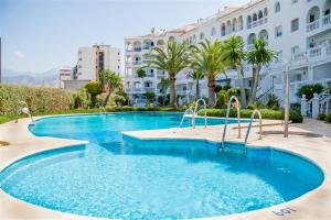 Bazén v ubytovaní Stella Maris B3 BA Nerja alebo v jeho blízkosti