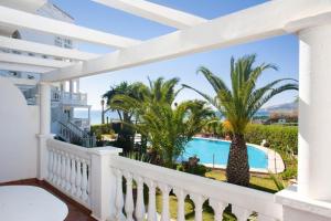 Bazén v ubytovaní Stella Maris B3 BA Nerja alebo v jeho blízkosti