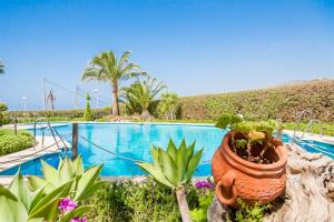 Bazén v ubytovaní Stella Maris B3 BA Nerja alebo v jeho blízkosti