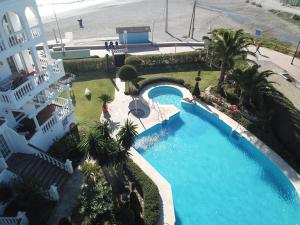 Bazén v ubytovaní Stella Maris B3 BA Nerja alebo v jeho blízkosti