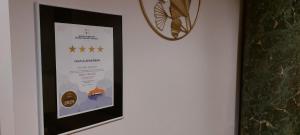 Certyfikat, podpis lub inny dokument wystawiony w obiekcie Castle Apartman ****