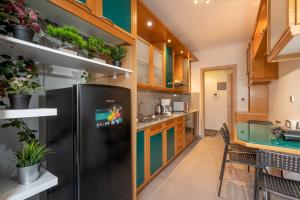 Kuchyňa alebo kuchynka v ubytovaní Relaxing 1bd apt. w/private balcony