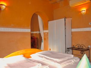 Kasbah Hotel Ait Omar客房内的一张或多张床位