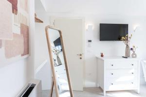 TV a/nebo společenská místnost v ubytování Dimora dei maestri-Camera con veranda e bagno privati