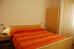 A bed or beds in a room at Homely flat few minutes from the beach - Beahost