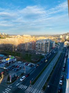 Fotografia z galérie ubytovania Bergson Top - Appart 80m2, 2 grandes chambres, entièrement rénovée et équipée, lumineux, WIFI, balcon, calme, vue imprenable v destinácii Saint-Étienne