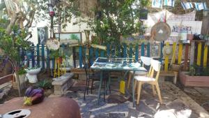 a patio with a table and chairs and a fence at מקום קטן בשלווה a little peaceful place in Arad