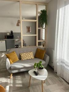 a living room with a couch and a table at Studio avec Balcon proche Gare in Bourg-en-Bresse