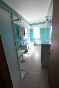 A bathroom at SHR Badesi