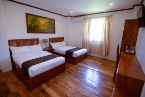 a hotel room with two beds and a window at Casa Simeon in Bacacay