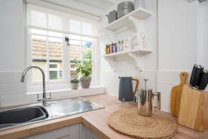 a kitchen with a sink and a counter top at 3 Lower Falkland Cottage Long Melford in Sudbury