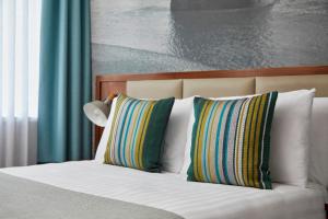 Postel nebo postele na pokoji v ubytování Seraphine Hammersmith Hotel