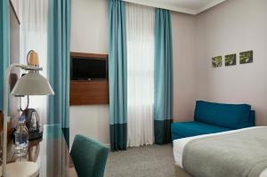 Postel nebo postele na pokoji v ubytování Seraphine Hammersmith Hotel