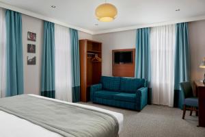 Postel nebo postele na pokoji v ubytování Seraphine Hammersmith Hotel