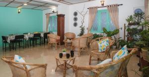 a dining room with chairs and tables and a dining room with a tableablish at Gregory House Hostel in Nuwara Eliya