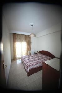 a bedroom with a bed and a window at WELCOME TO THESSALONIKI (ΑΜΑ00000765004) in Thessaloniki