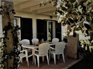 Fotografie z fotogalerie ubytování Villa Lunas v destinaci Cala'n Bosch + 25 fotografií