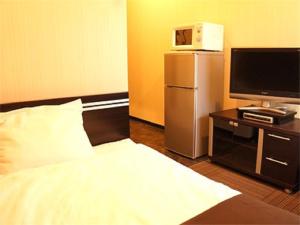 HOTEL LiVEMAX BUDGET Esaka的电视和/或娱乐中心