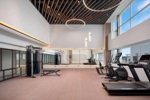 Fitness centrum a/nebo fitness zařízení v ubytování Ramada By Wyndham Xiangyang Xiangcheng
