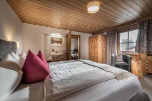 Ein Bett oder Betten in einem Zimmer der Unterkunft Ferienwohnung Schustererhof